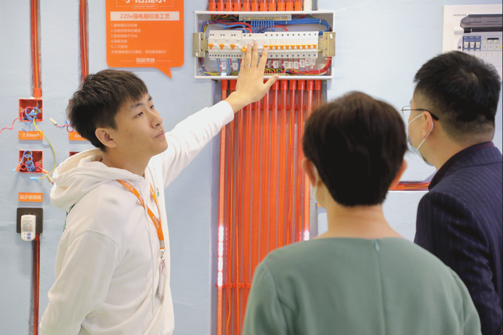 逛展廳，看工藝，家裝當(dāng)然要選放心的